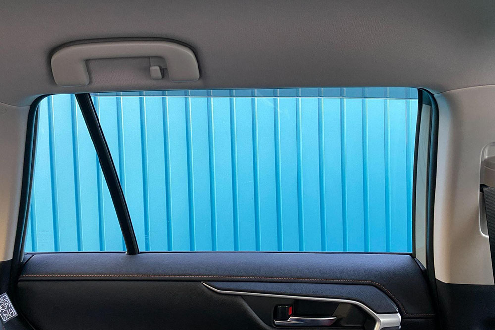 クルマのサイドウィンド