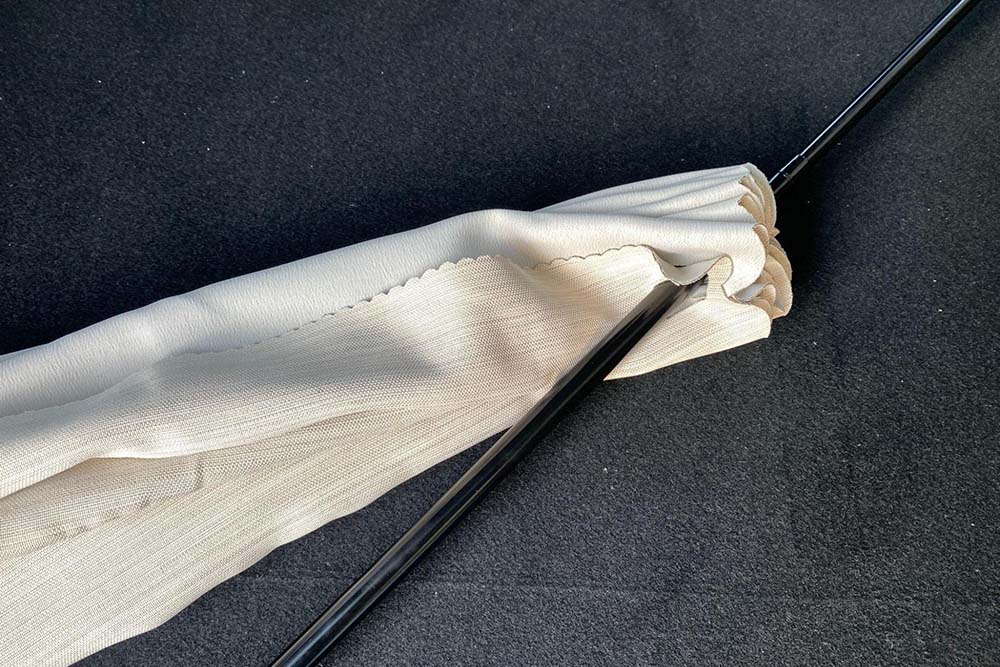 ポールにカーテンを入れる