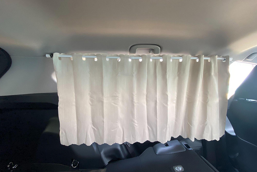 トヨタ RAV4のサイドウィンドウとリアウィンドウ用に自作したカーテン