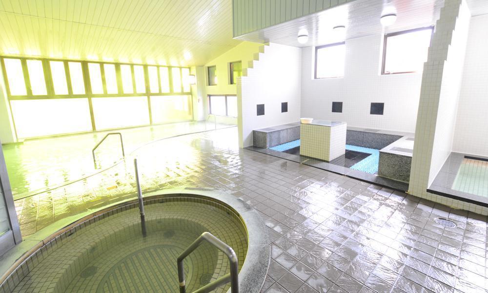 「うたしない温泉 チロルの湯」の室内