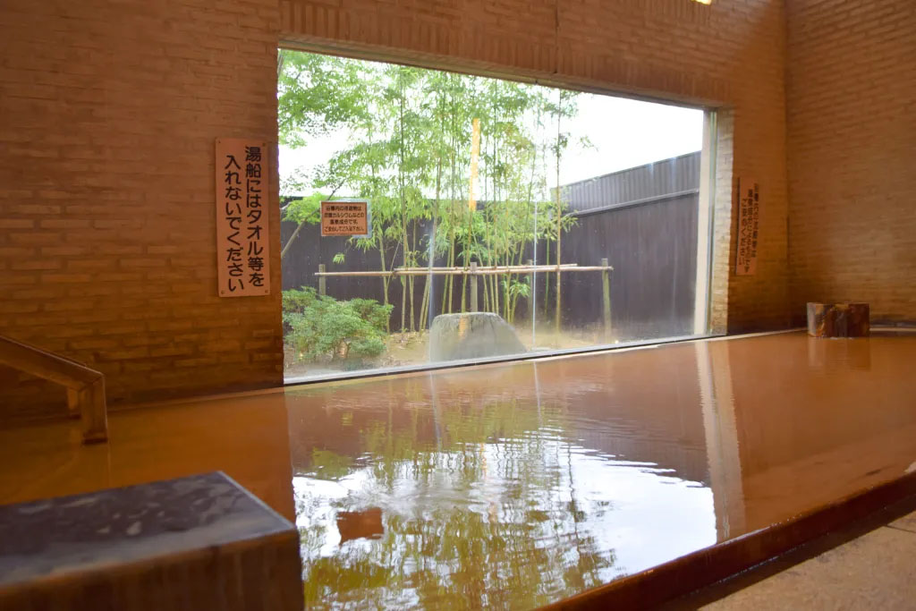 「ふたごの湯」の室内