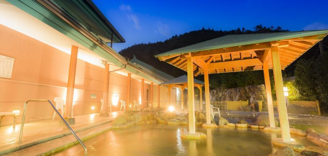 「やまと温泉 やすらぎ館」の露天風呂