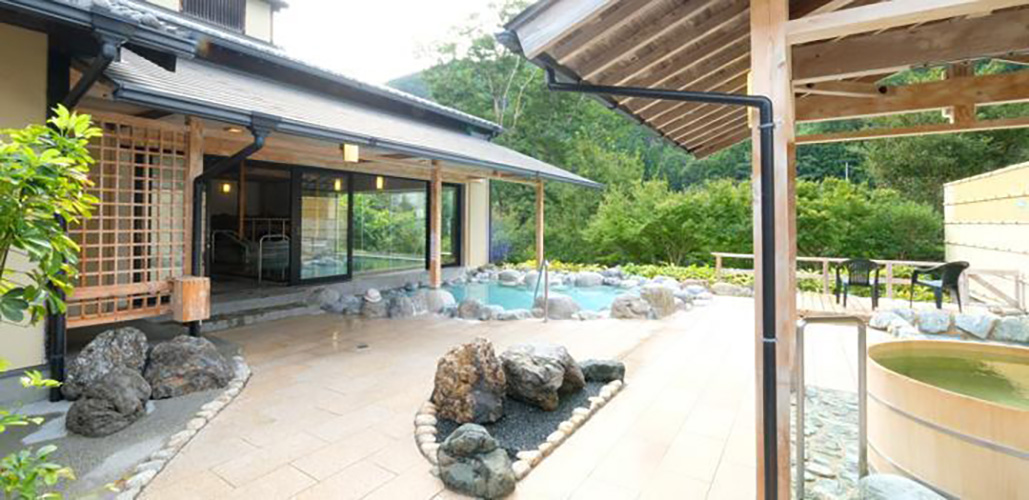 「香肌峡温泉いいたかの湯」の露天風呂