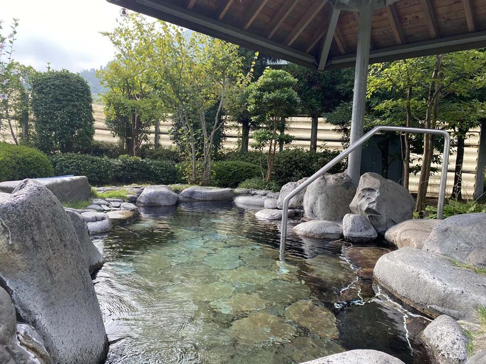 「あさぎりの湯」の露天風呂