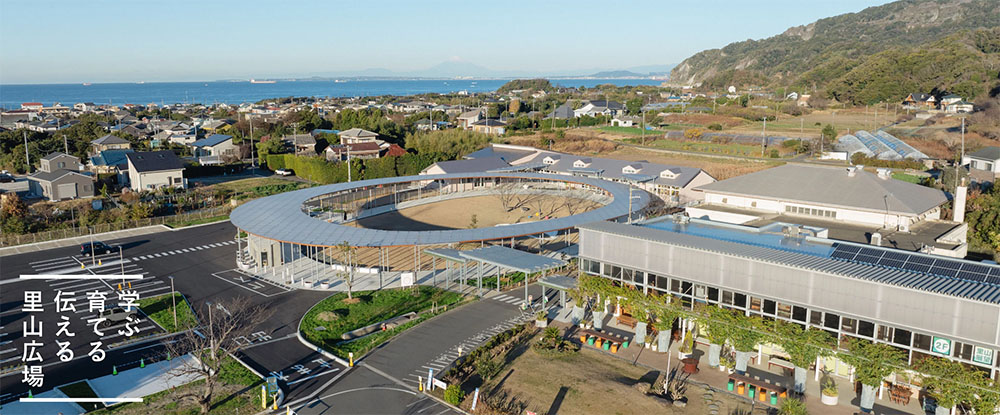 道の駅「保田小学校」の外観