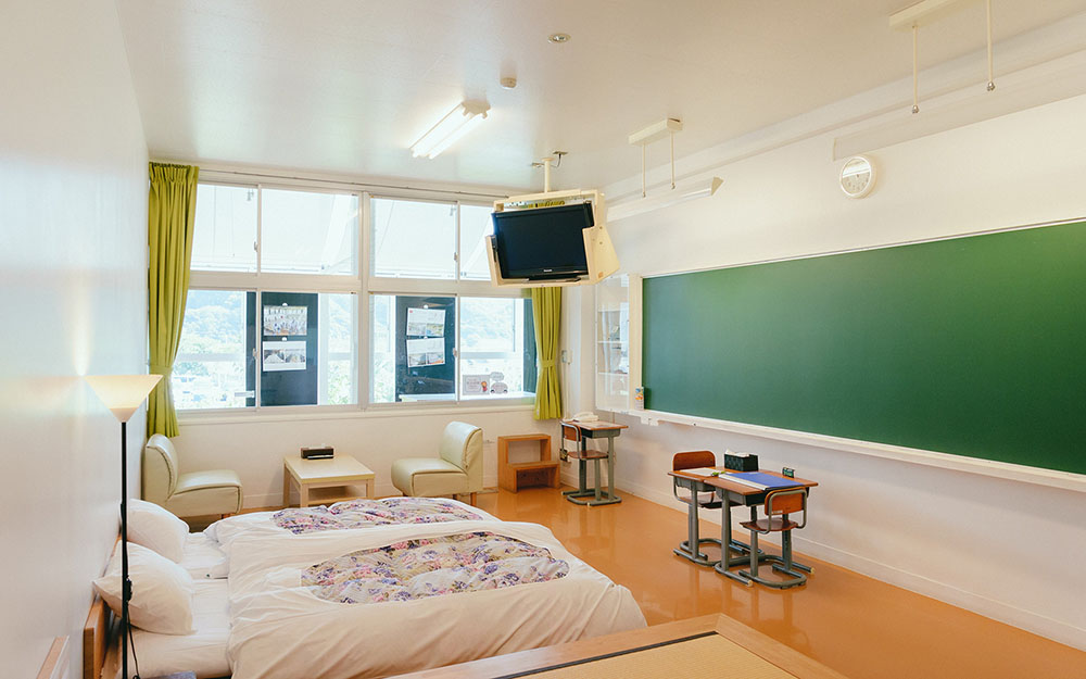 道の駅「保田小学校」学びの宿の室内