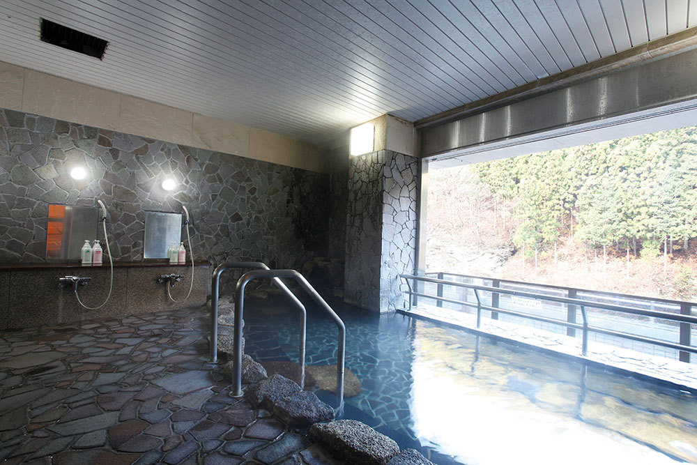 道の駅「大滝温泉」遊湯館の内観