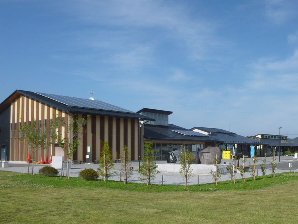 道の駅「湧水の郷しおや」の外観