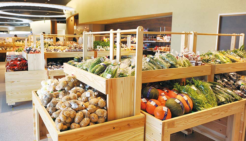 道の駅「しもつま」の直売所