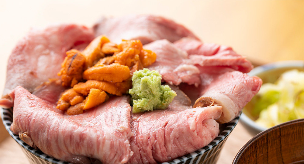 【相州牛】ウニとろ牛めし~ 味噌汁・小鉢付き ~