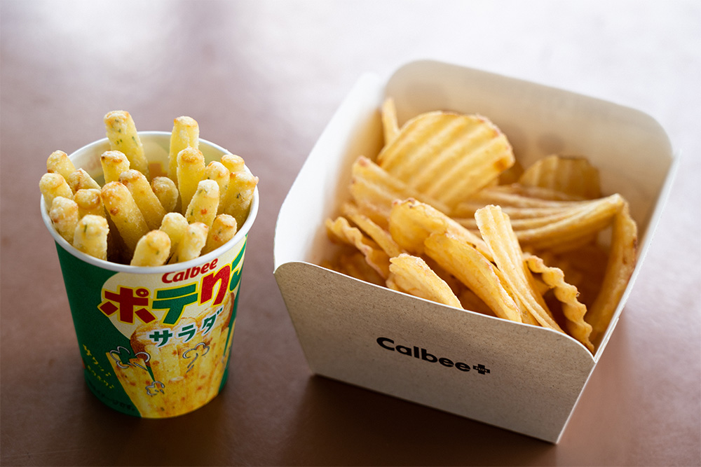 ポテりこのサラダ味(340円)とポテトチップスの海老天ぷら味(350円)