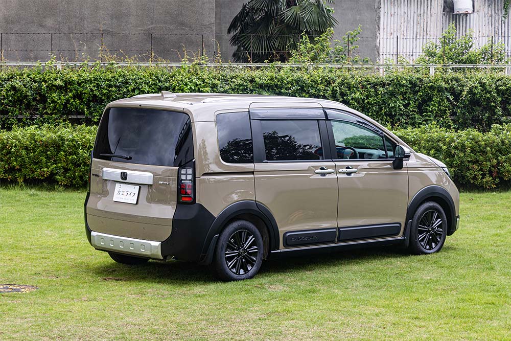 フリード クロスターのリアの外観