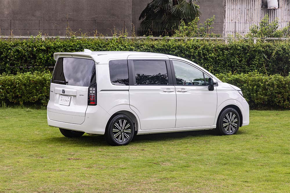 フリード エアーのリアの外観