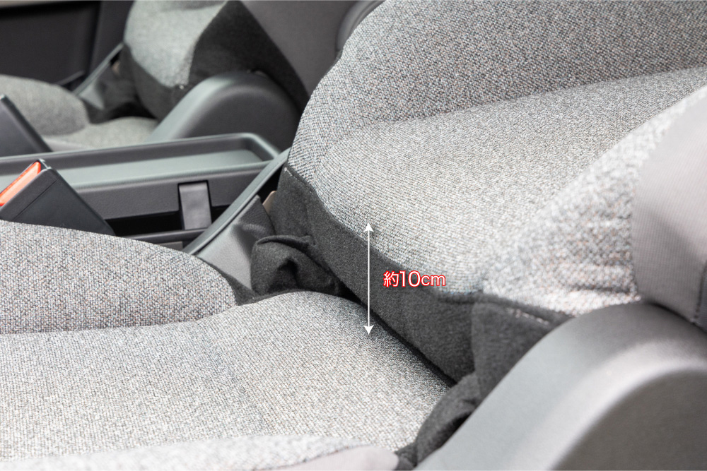 フリード エアーの１列目シートの背もたれを倒す車中泊シートアレンジの段差