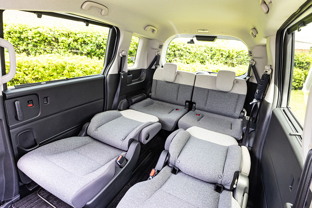 フリード エアーの２列目を倒す車中泊シートアレンジ