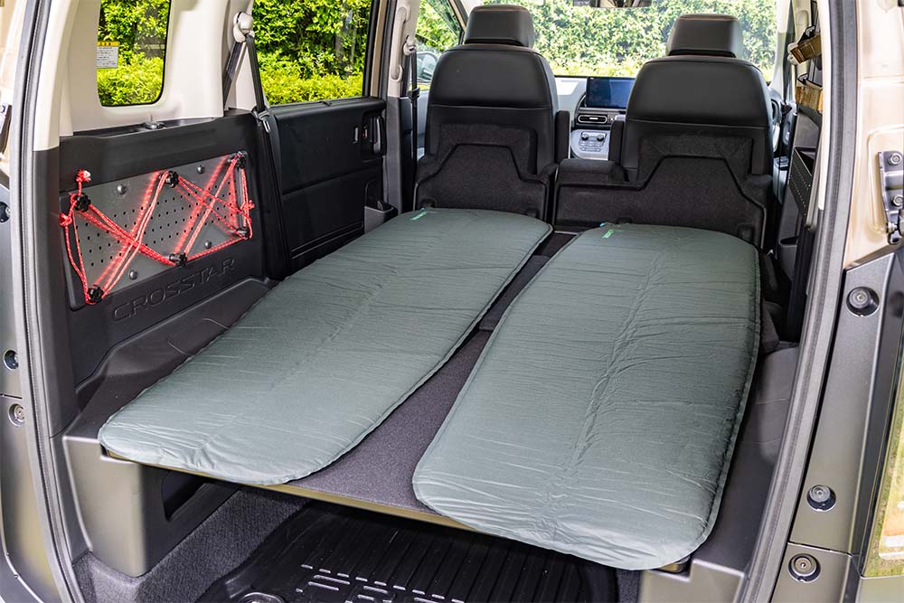 フリード クロスターにキャンプマットを２枚敷く