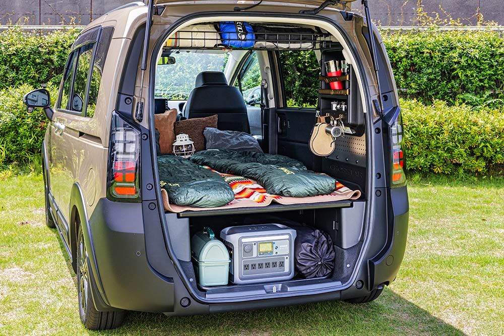 車中泊仕様のフリード クロスターの内装