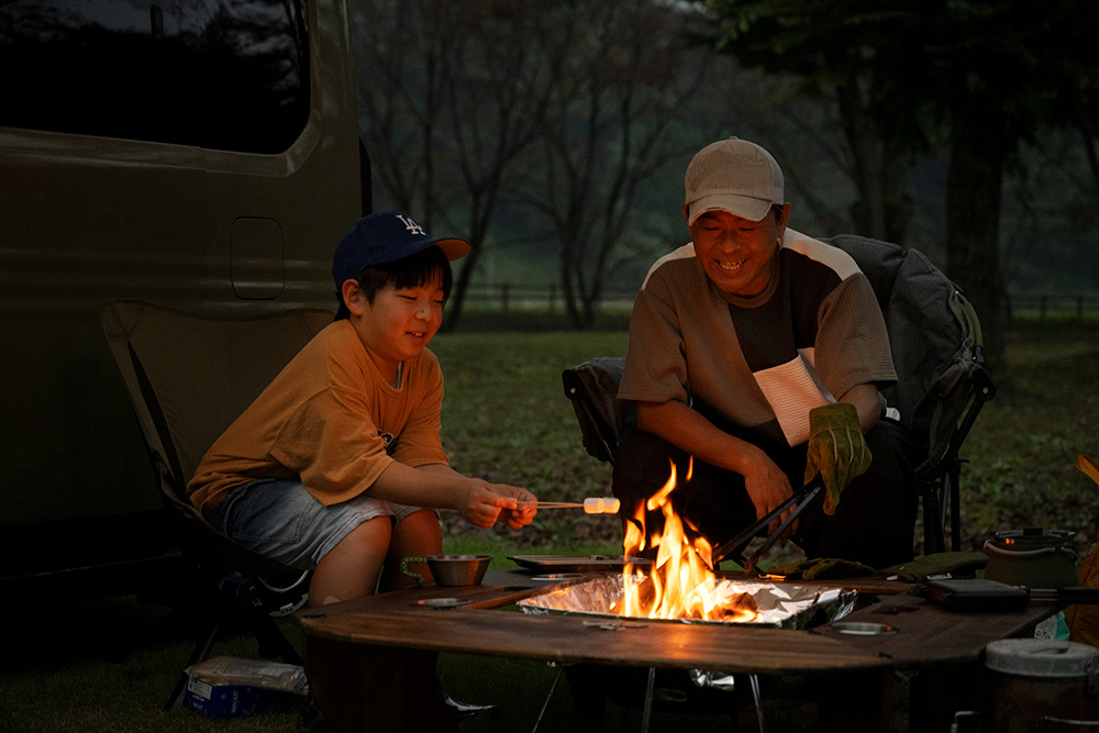 キャンプを楽しむちぎすけさんと息子さん