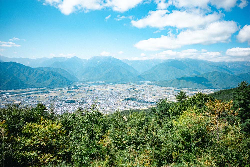 鷹狩山展望台から望める北アルプスの絶景