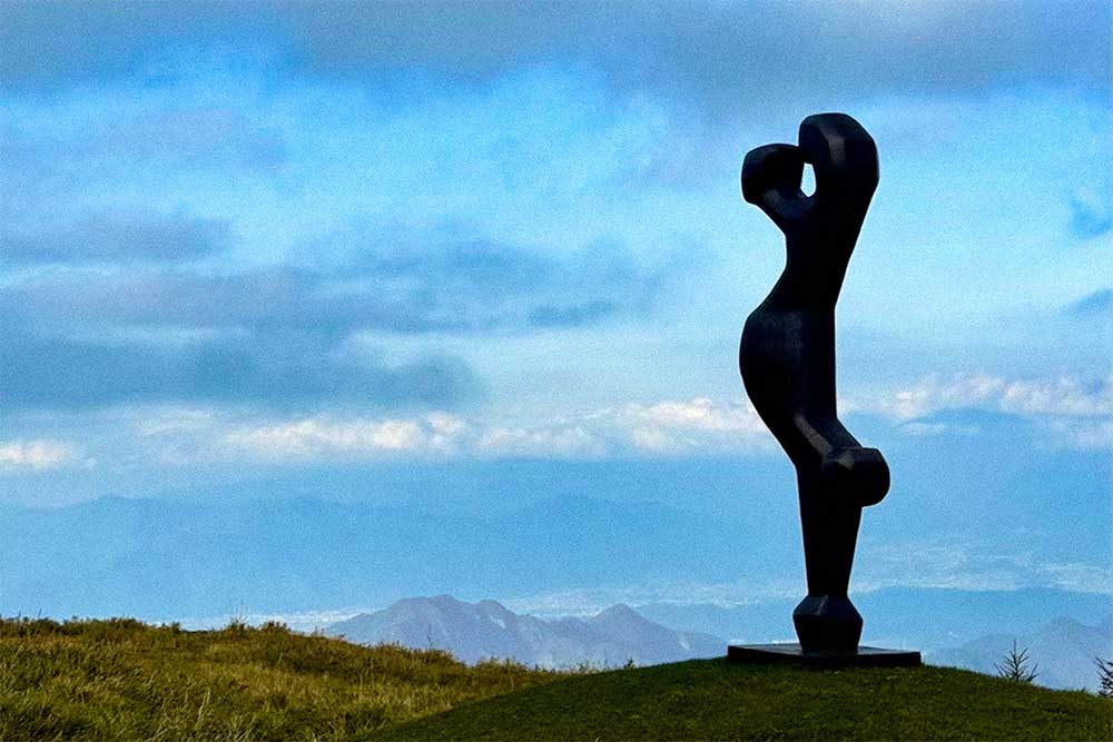 美ヶ原高原美術館のモニュメント