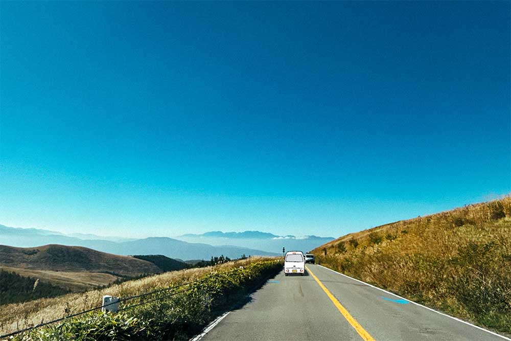 美ヶ原高原美術館を後にする白くま