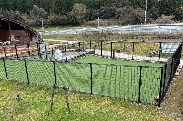 道の駅 もっくる新城にあるドッグラン「わんこの広場」の外観