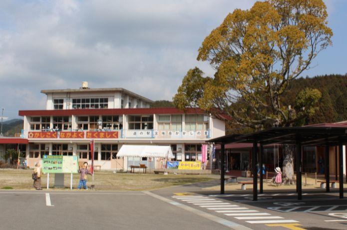 道の駅 宮地岳かかしの里の外観