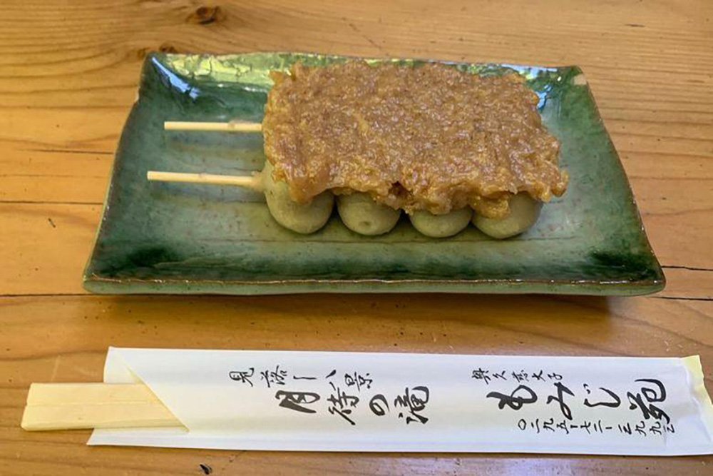 開運そばだんご（くるみだれ）