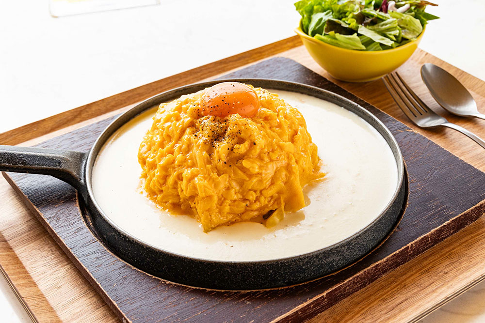 鉄板あつあつチーズオムライス