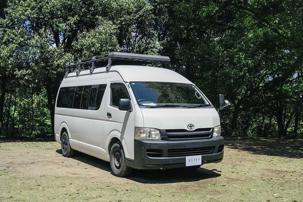 ふかや夫妻が購入した白の大型ハイエース
