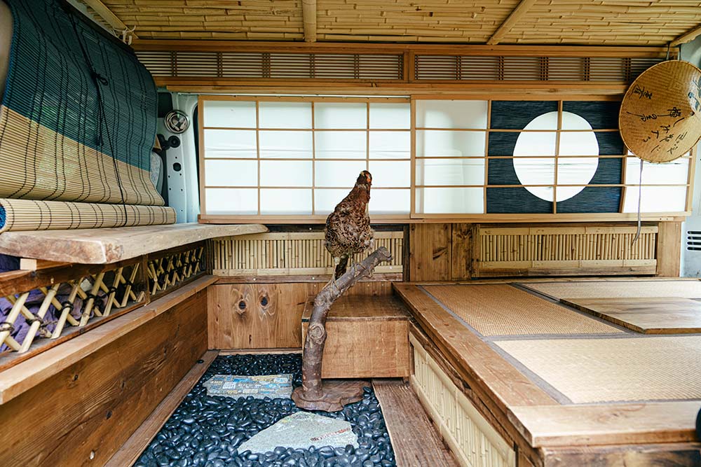 コウジロウさんの茶室バンの車内の様子