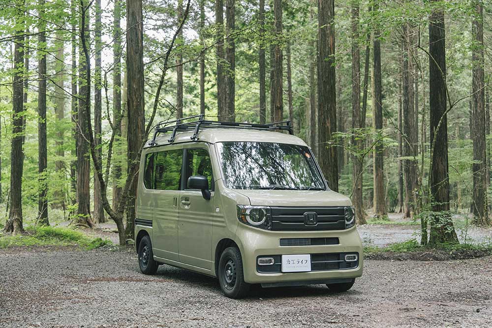 ガーデングリーン・メタリック色のHonda「N-VAN」