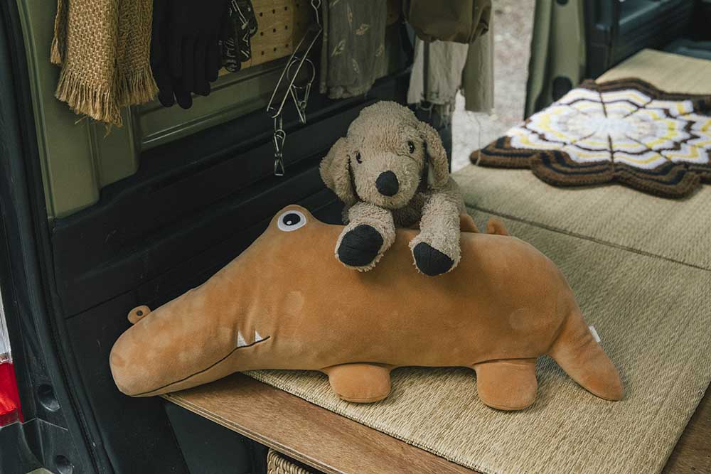 車中泊仲間のワニくんとポチくん