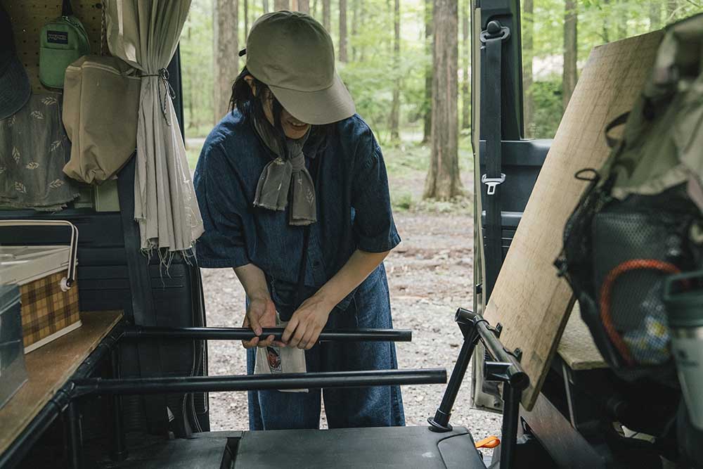 イレクターパイプを取り外している様子