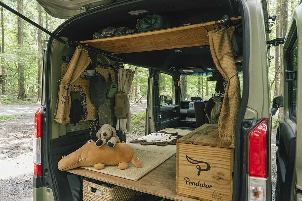 後部の反対側にも設置されたパンチングボード