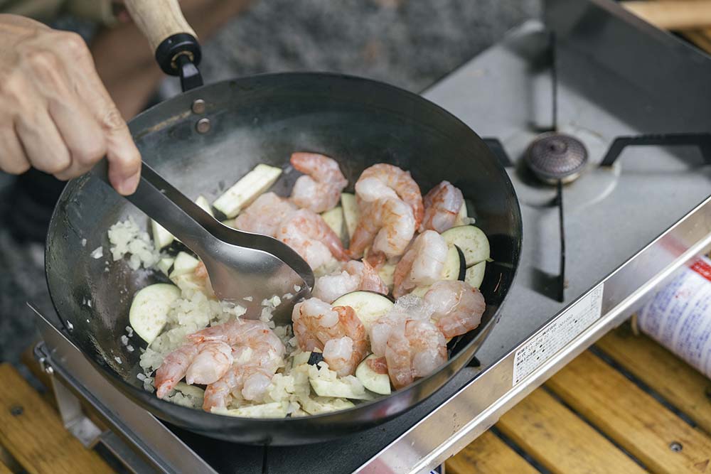 こじらせ中華パンで調理をしている様子