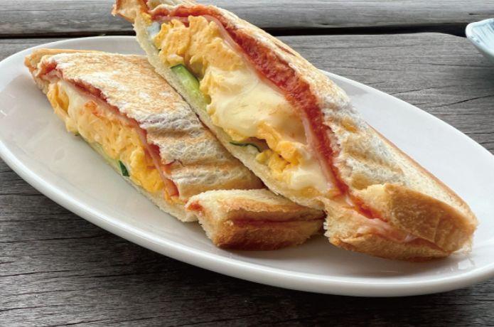 「シャーレ水ヶ浜」の「ホットサンド」