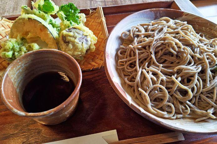 「自然薯庵」の天ざるそば
