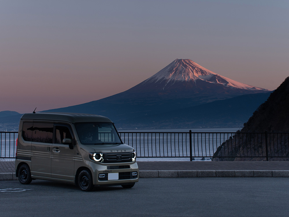N-VANと赤富士