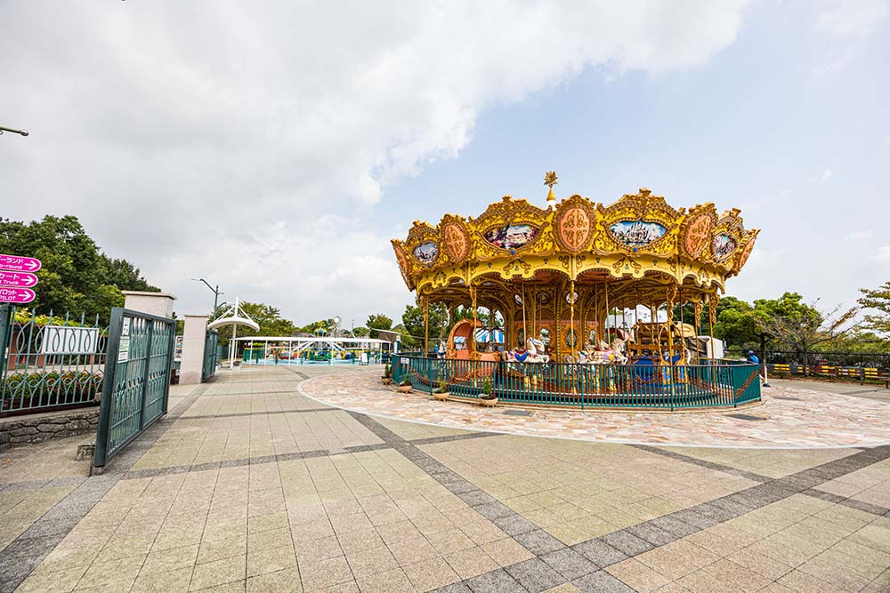岩ケ池公園のメリーゴーランド