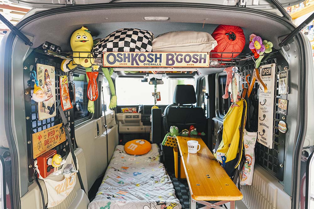 カーミットさんの愛車N-VAN e:のバックドアを開けて見た車内の様子