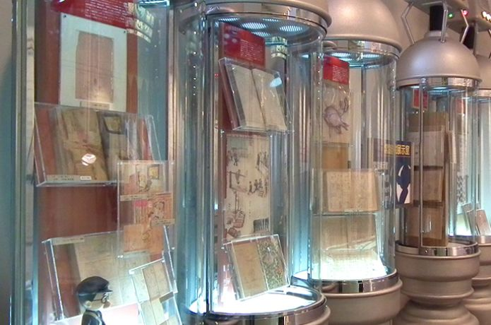 手塚治虫記念館の常設展示の様子