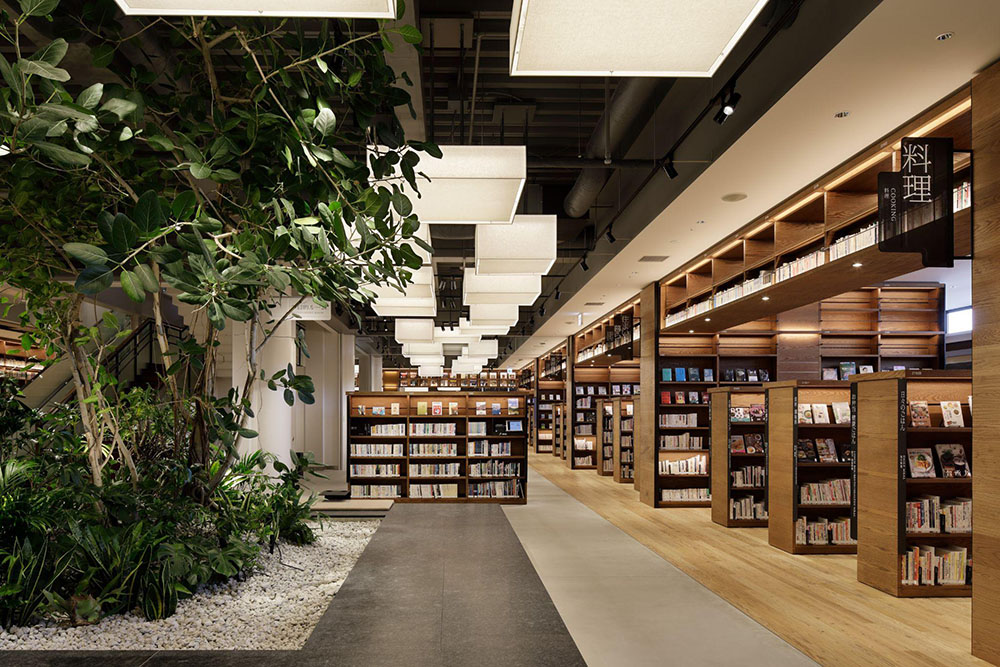 和歌山市民図書館の館内