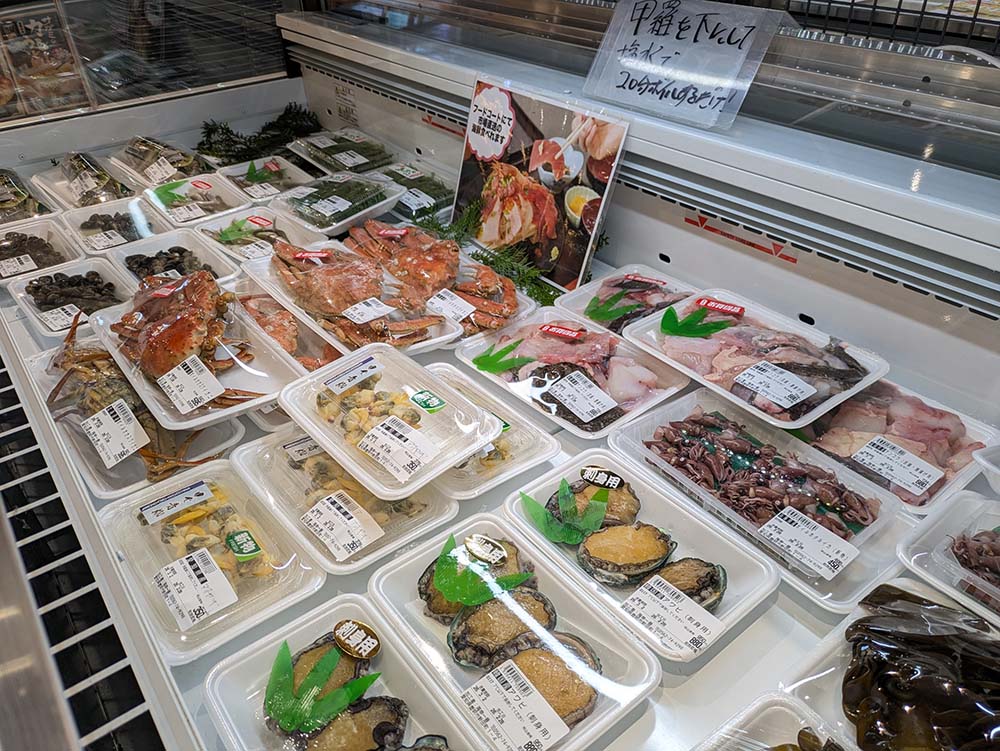 道の駅「マチテラス日進」の直売所の魚売り場