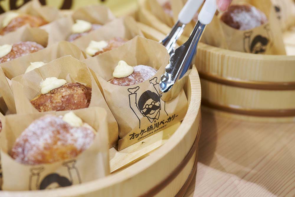 オッケー桶川ベーカリーのクリーム生ドーナツ