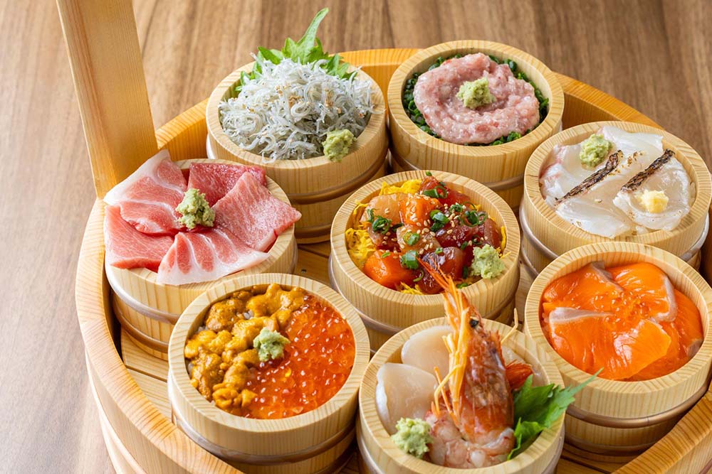 桶に入った海鮮丼