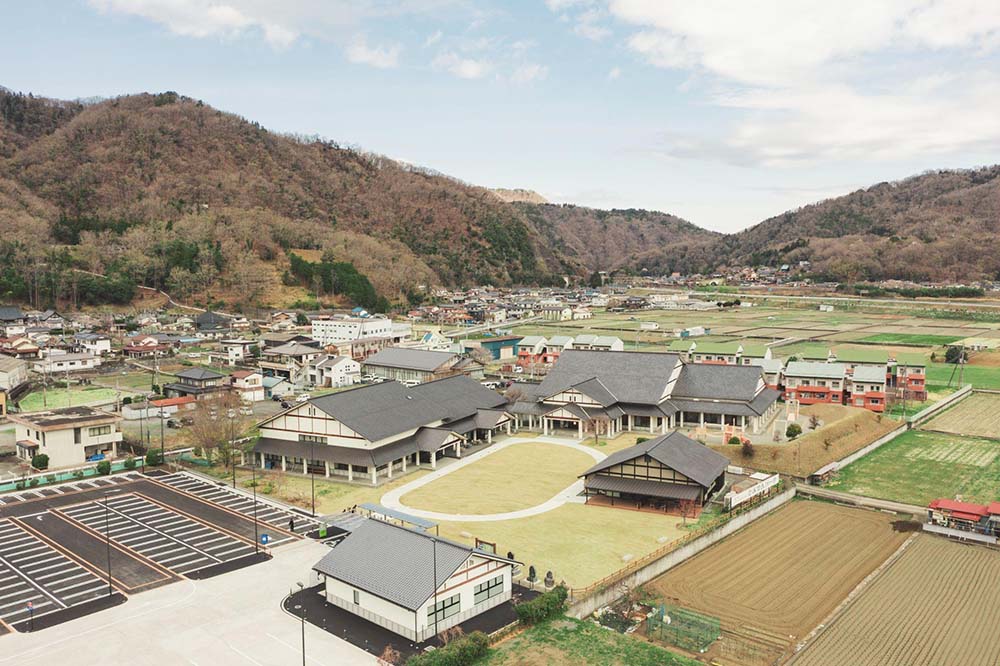 「道の駅 にしじま和紙の里 かみすきパーク」の外観