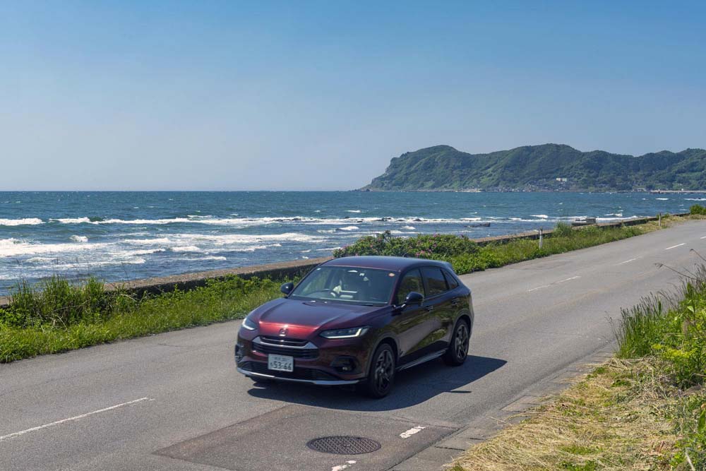 津軽半島の日本海側を走るZR-V