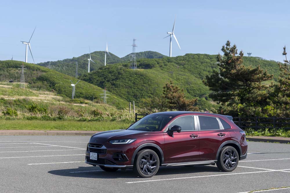 龍飛崎の駐車場に停車するZR-V