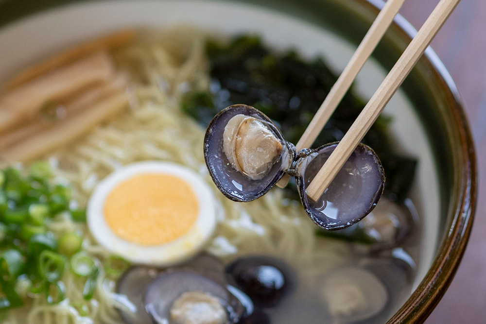 しじみラーメンの大ぶりのしじみ
